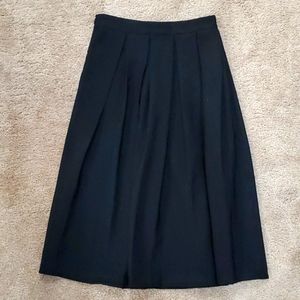 Below-the-knee black pleated skirt, size S